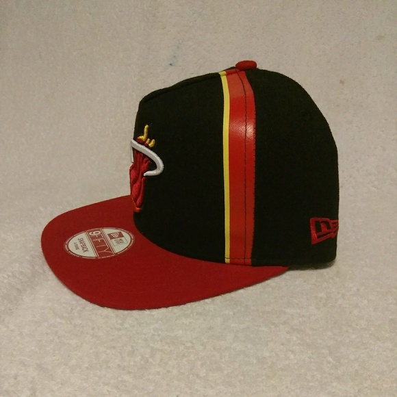Authentic snapbacks - Picture 2 of 3